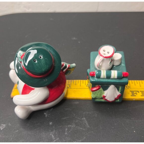 Snowman & Stove Ceramic Salt & Pepper Shaker Set Holiday Christmas Collectable - Picture 11 of 12